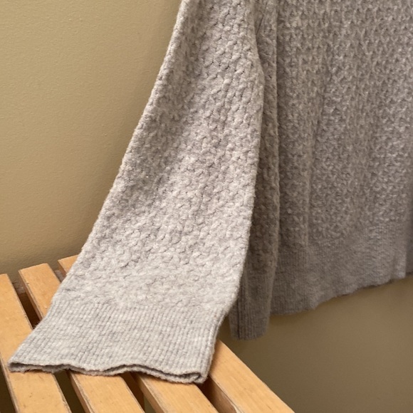 ✨3 for $20✨ Mock Neck Sweater - Picture 3 of 4